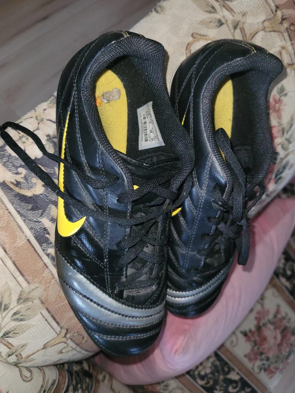 Nike Men's Black and Yellow Soccer Cleats